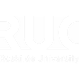 RUC_ROSKILDE_UNIVERSITY_BLACK_TEKST-UNDER-LOGO_CMYK-4